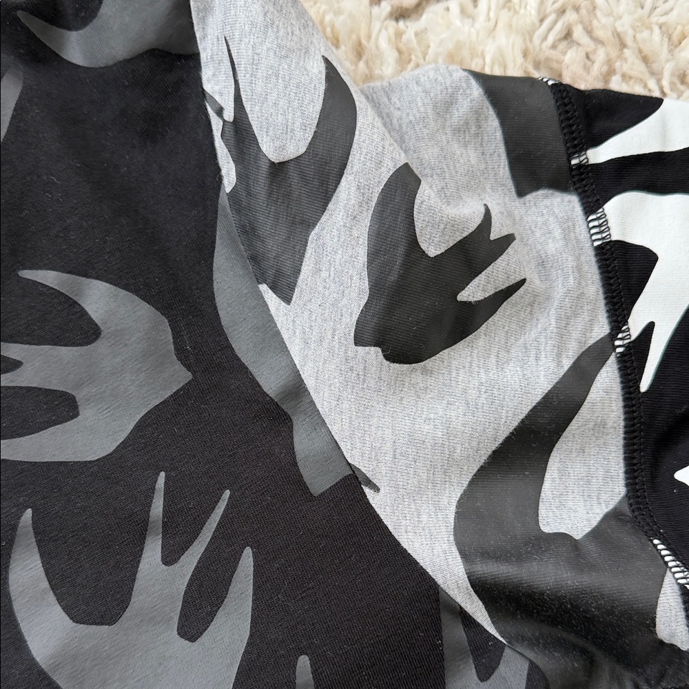 McQ by Alexander McQueen Black, Gray and White Short Sleeve Tee - Picture 2 of 7